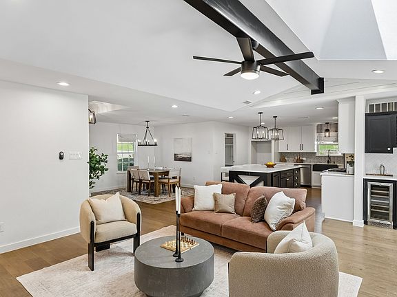 5th image of 322 Canyon Ridge Dr