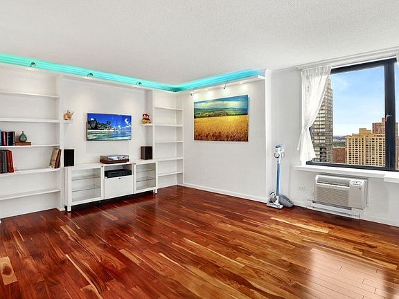 2nd image of 1623 3rd Ave APT 26D