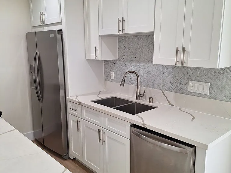 336 S Norton Ave #204 — Photo 24