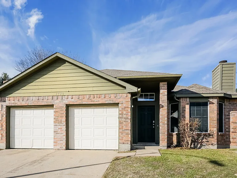 8420 Cloverglen Ln — Photo 1