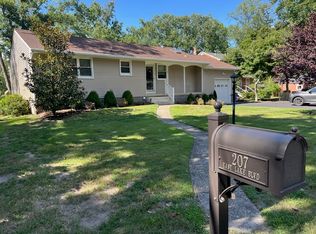 207 E Lake Blvd, Medford, NJ 08055