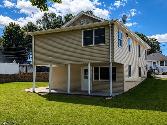 5th image of 20 Oak St