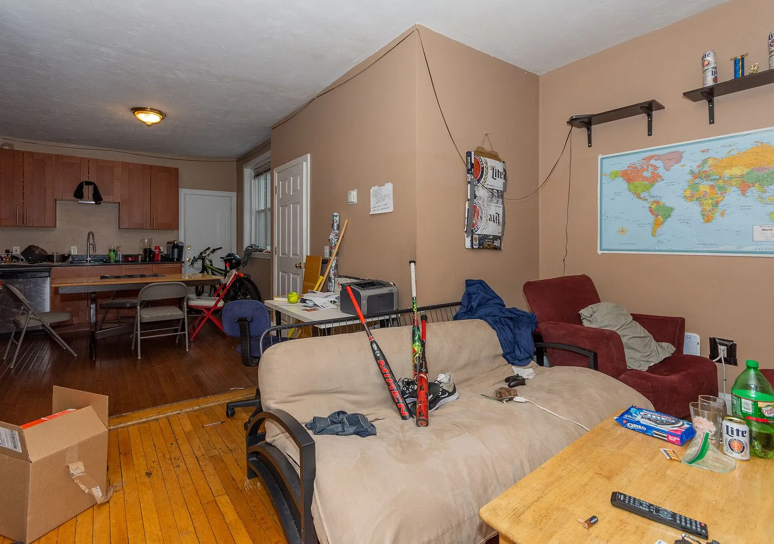 4 bed right on greenline in allston — Photo 4