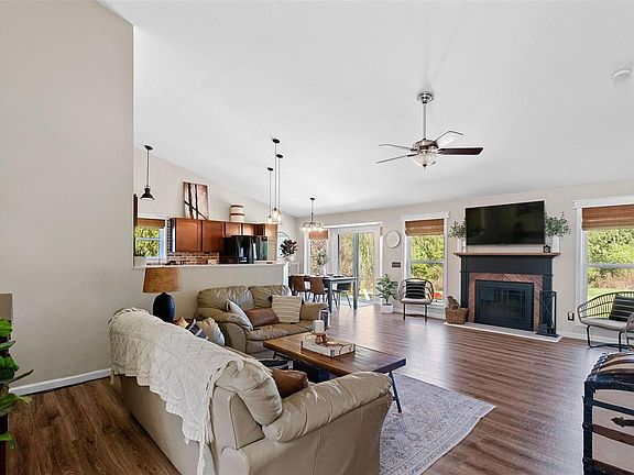 4th image of 3804 Dorchester Ct