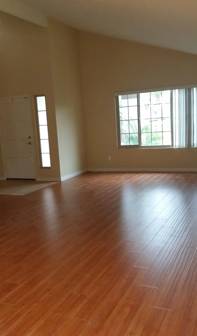 4 bed, 2.5 bath, 2200 sqft, $4,895 — Photo 3