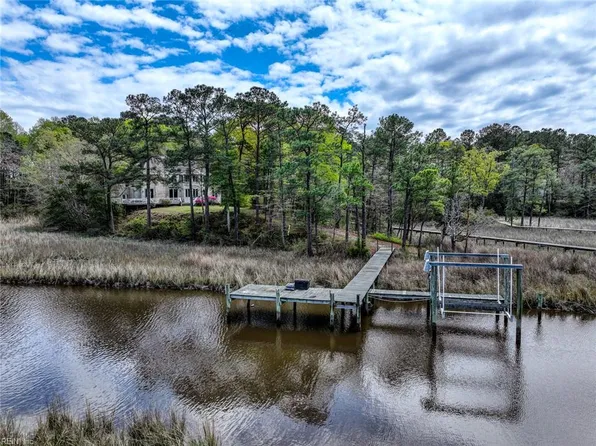 302 Marsh View Ct, Carrollton, VA 23314