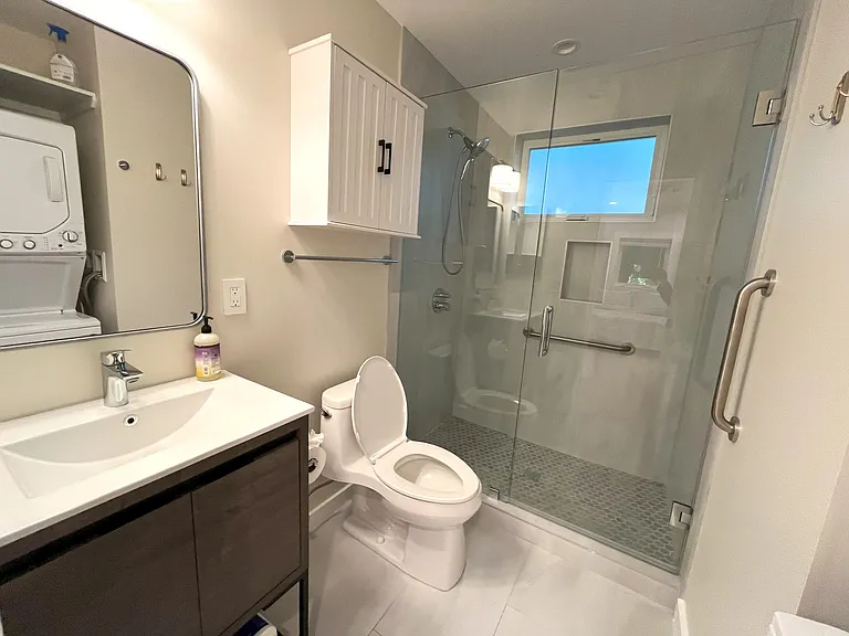 113B Plymouth Ave #B — Photo 9
