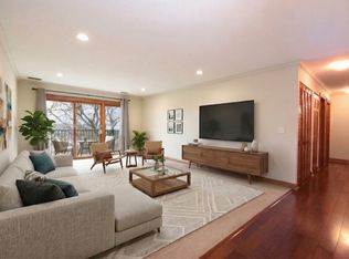 907 Curtiss St APT 504, Downers Grove, IL 60515