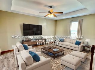 213-215 Birdie Dr, Pleasant Hill, MO 64080