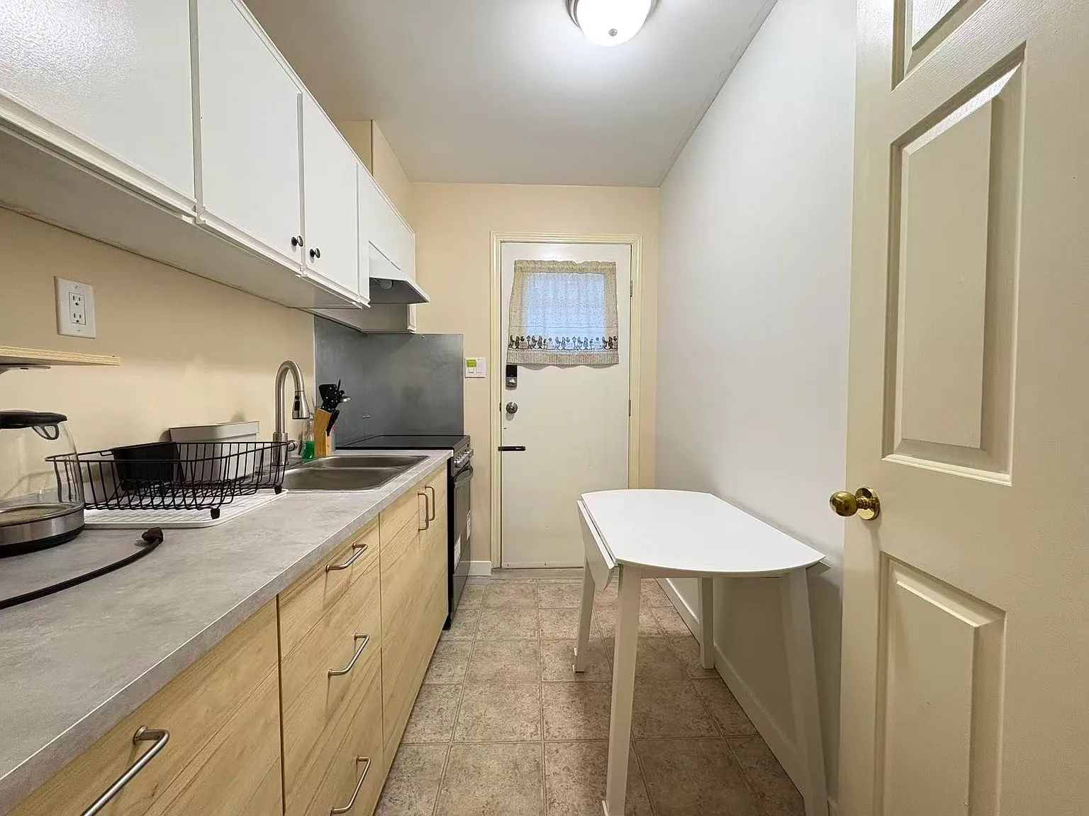 1 bed, 450 sqft, $1,700 — Photo 2