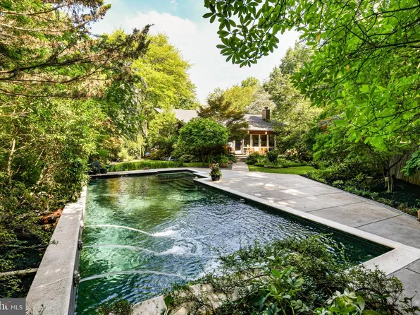 7533 Willow Ln, Falls Church, VA 22042