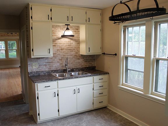 4th image of 701 Sherwood Ave