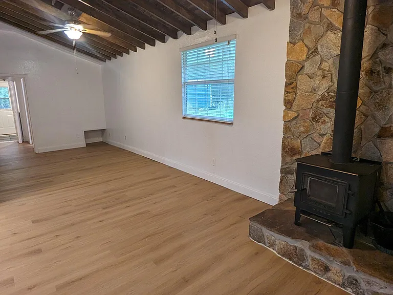 3190 Howard Ave — Photo 28