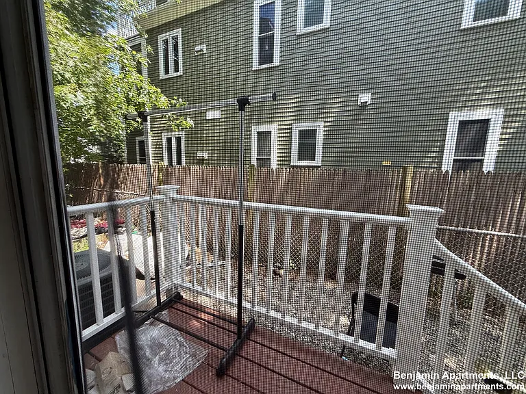 36 Raymond St #B — Photo 6