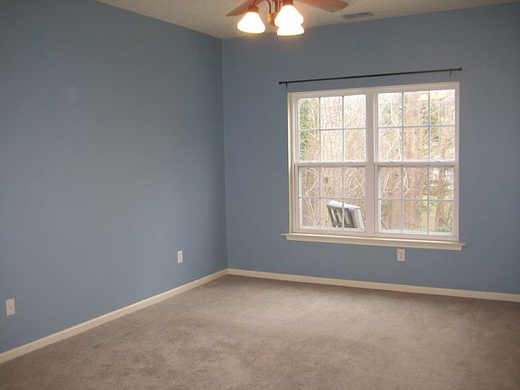 5th image of 210 Sean Paul Ct