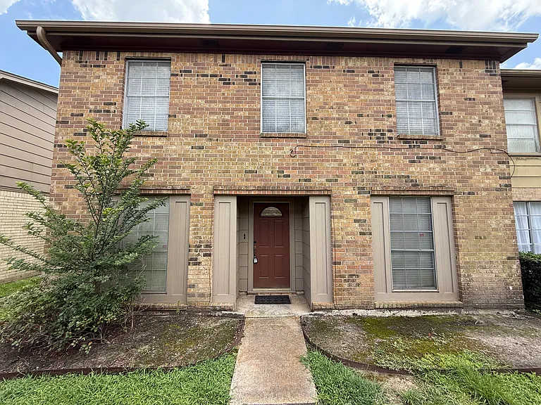 329 Pinchback Rd — Photo 1