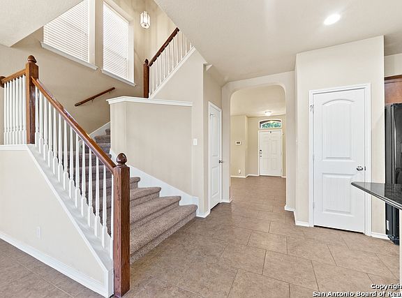 2nd image of 140 Cita Roost