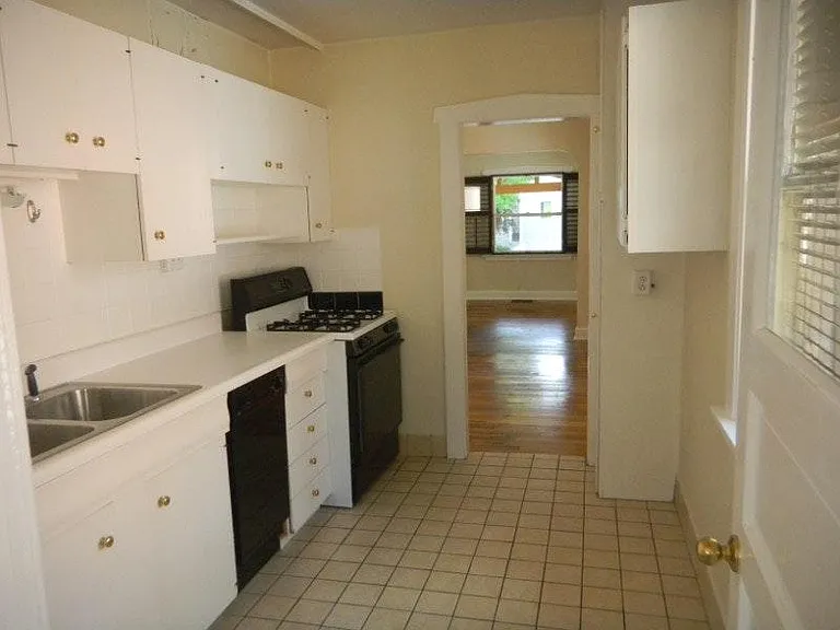 2811 E 5th Ave — Photo 13