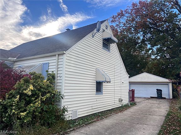 2nd image of 25270 Richards Ave
