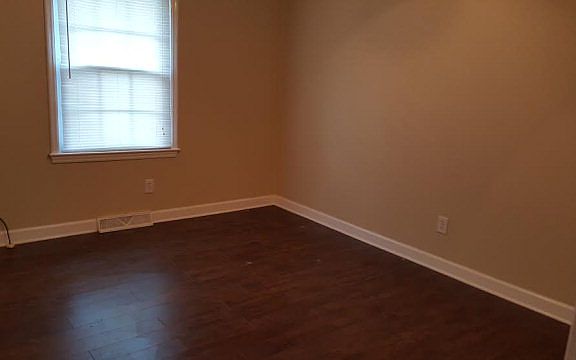 3rd image of 205 Wisewood Cir