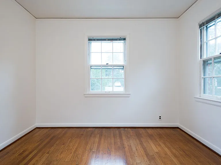 5585 NE Sandycrest Ter #4 — Photo 17