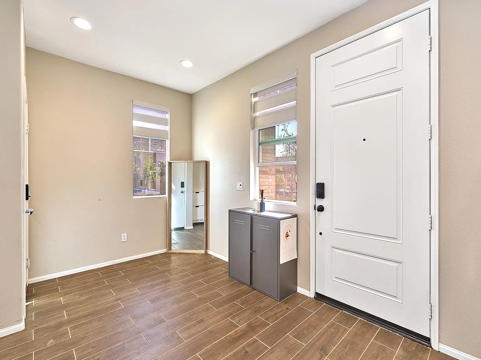 3 bed, 2.5 bath, 1745 sqft, $3,450 — Photo 2