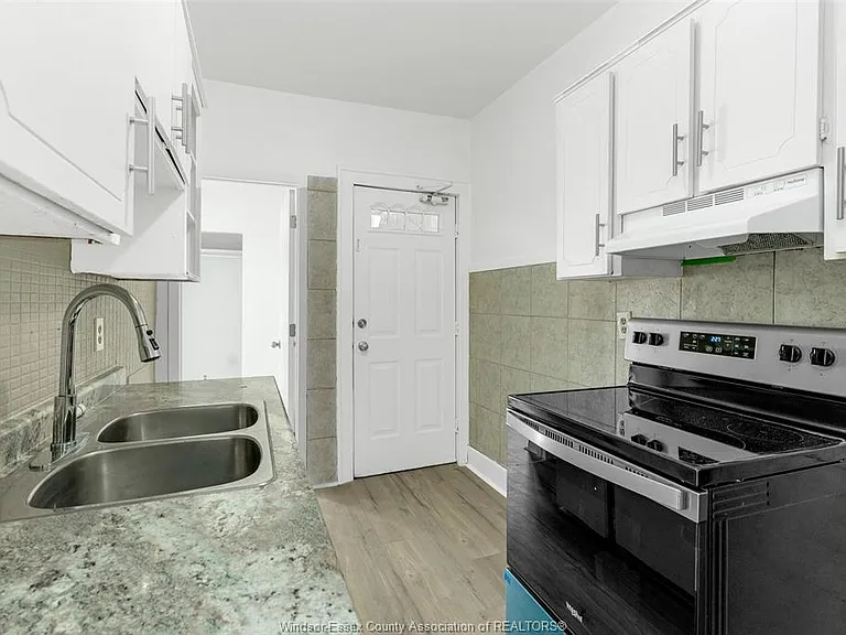 1094 Lincoln Rd — Photo 15