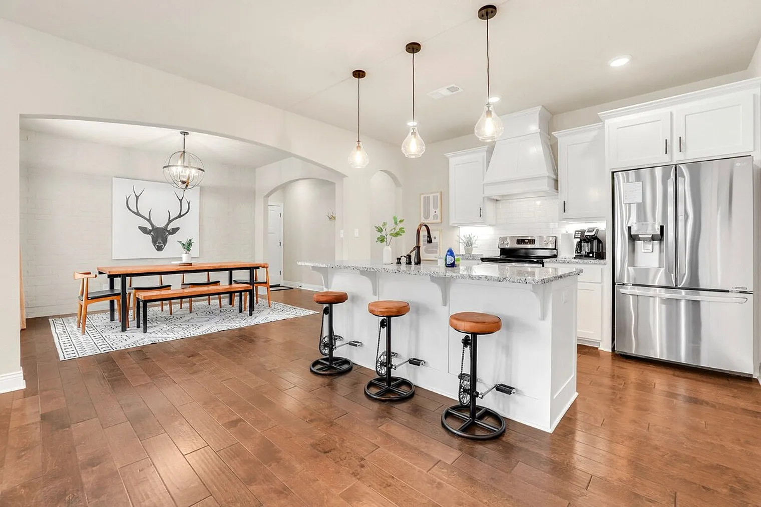 3 bed, 2.0 bath, 1797 sqft, $3,682 — Photo 4