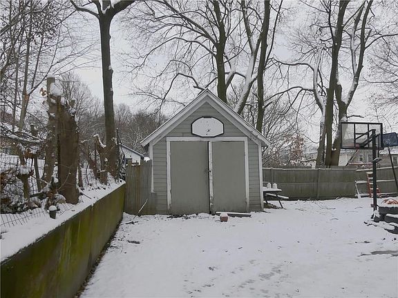 3rd image of 36 Thayer St
