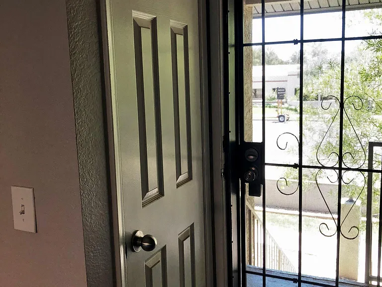 1402 E Guadalupe Rd #257 — Photo 3