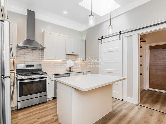 4th image of 784 Clementina St