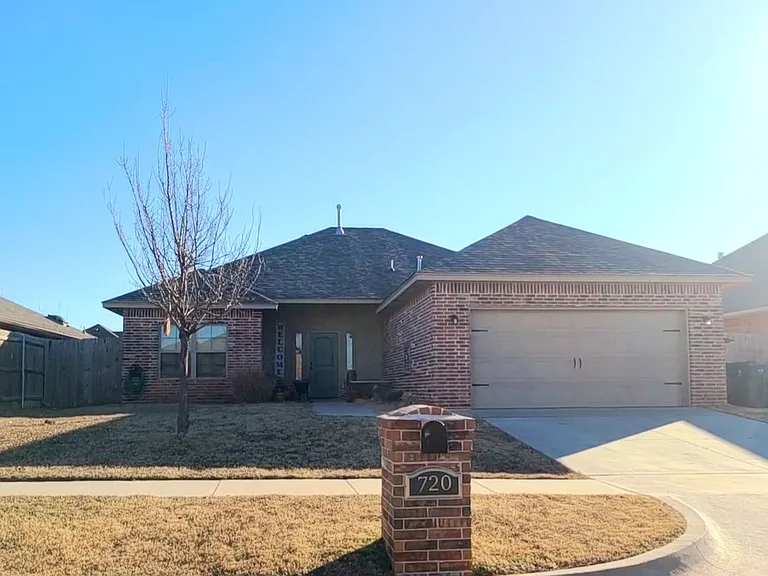 720 SW 149th Pl — Photo 1
