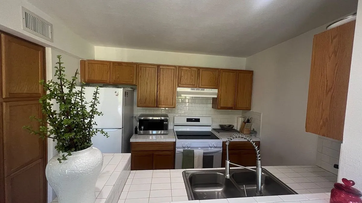 2 bed, 2.0 bath, 1023 sqft, $1,800 — Photo 3