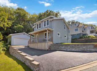 4 Maplewood Dr, Halifax, NS B3N 1C3