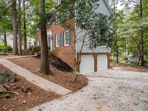 5th image of 2394 Stockton Dr