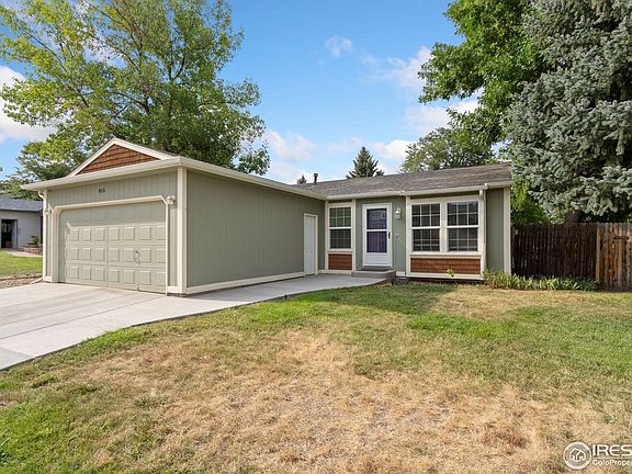 2nd image of 915 Banyan Ct
