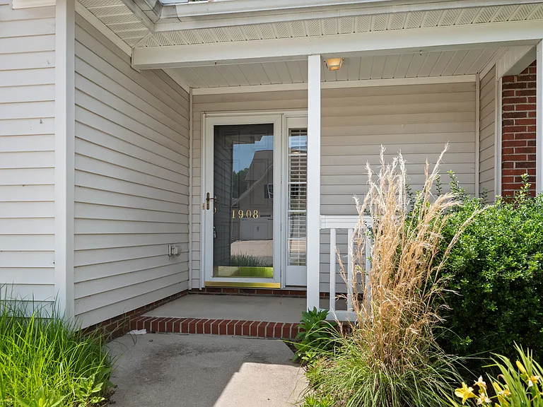 1908 Longburn Dr — Photo 2