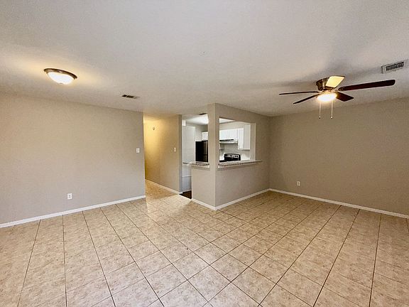 3rd image of 13902 Buckingham Dr Unit A