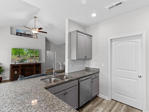 5th image of 255 Lakota Loop