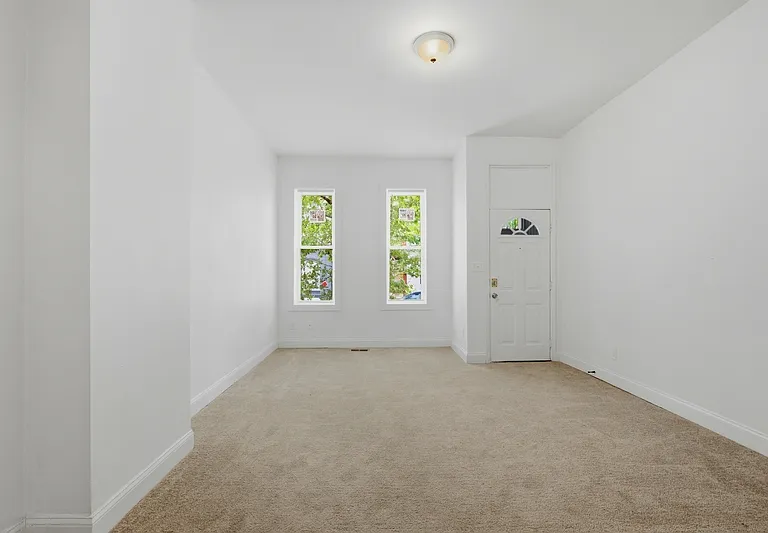2546 W Baltimore St — Photo 3