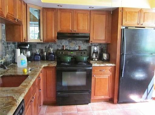 3rd image of 3057 N Palm Aire Dr