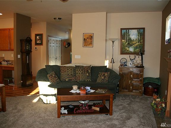 4th image of 212 N Wellington St