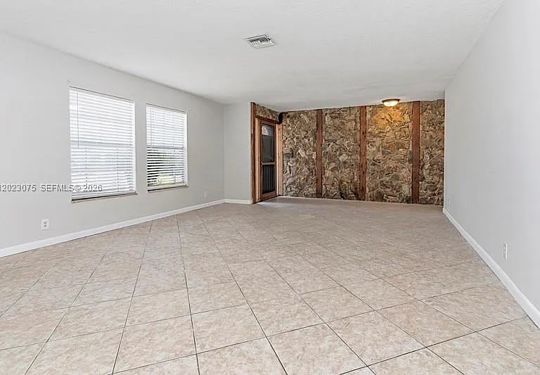 3910 NW 4th Ct — Photo 3