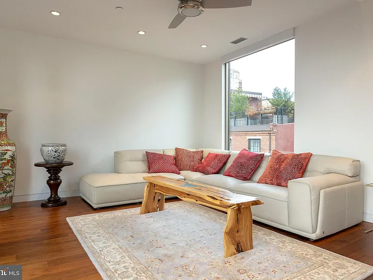 111 Walnut St — Photo 15