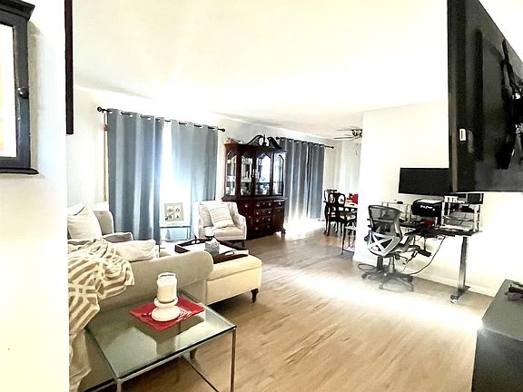 3rd image of 854 Marbea Dr