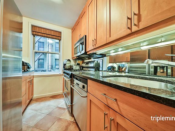 5th image of 305 W 52nd St APT 2L