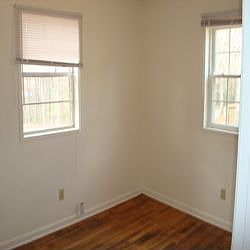 3rd image of 821 Old Oak Dr