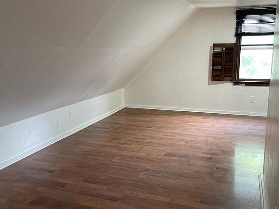 3rd image of 129 Rodney Ave Unit 2