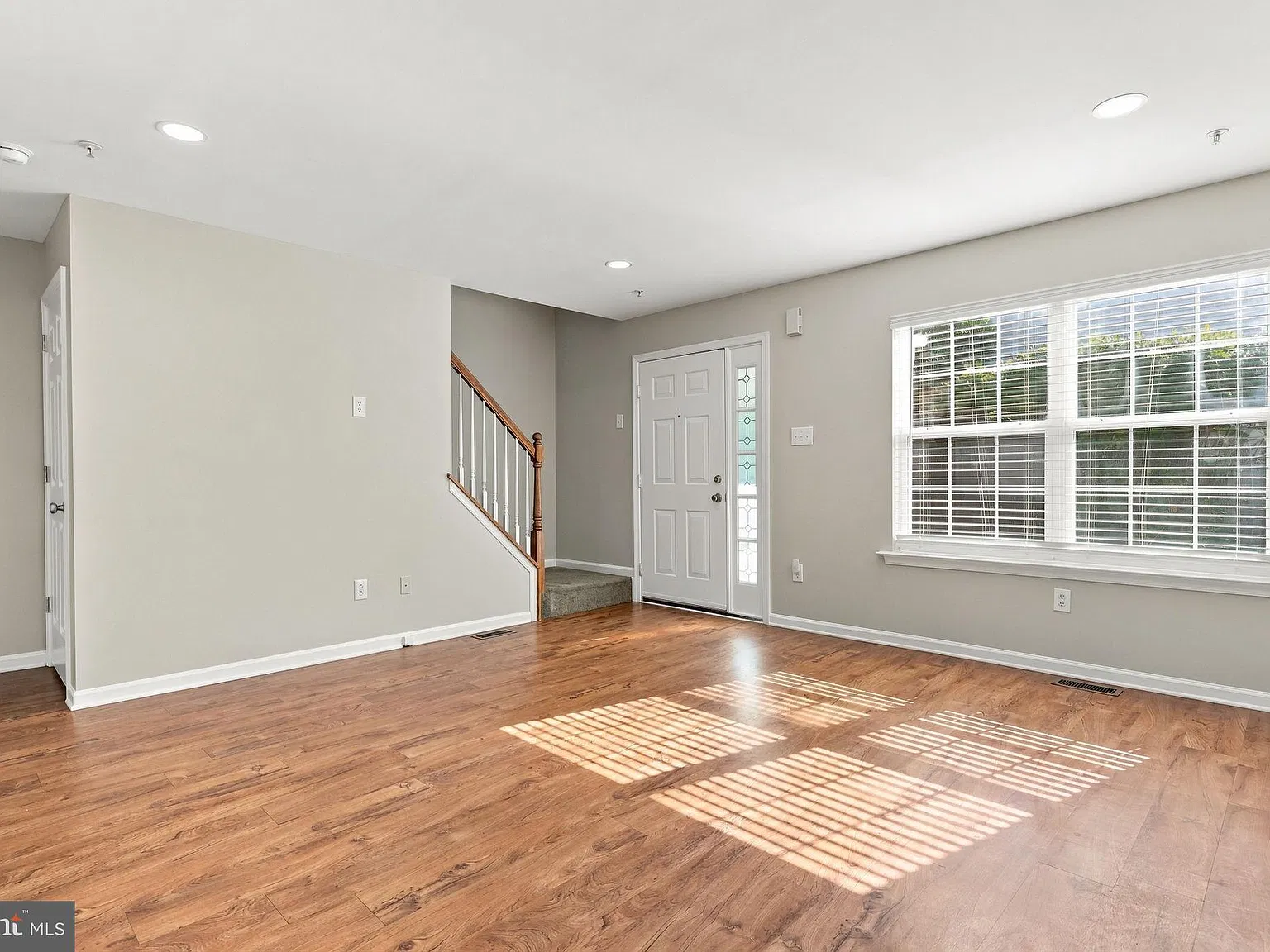 2 bed, 1.5 bath, 1500 sqft, $2,500 — Photo 2