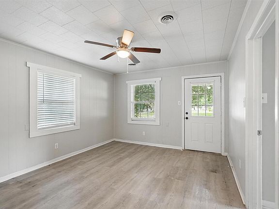 5th image of 506 E 15th St
